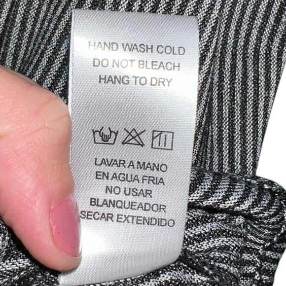 Doe & Rae Black White Striped Halter Tank Top Sleeveless Knit Blouse Size M - Picture 7 of 7